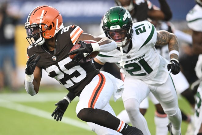 Aug. 3: Cleveland Browns running back Demetric Felton Jr. (25) runs with the ball as New York Jets safety Ashtyn Davis pursues.