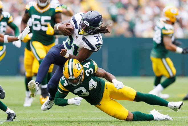 Aug. 26: Green Bay Packers safety Jonathan Owens (34) tackles Seattle Seahawks running back DeeJay Dallas (31).