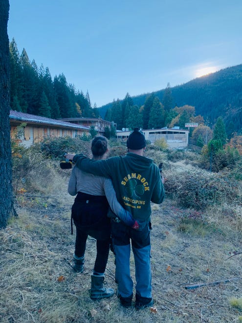 November 2020: Caitlyn and Steven “Krash” Villegas stand on their new property, once the House of Glass restaurant and Oak Lo Motel.