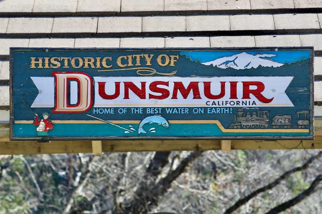 Sign in Dunsmuir from February 2022 that proclaims the city is "home of the best water on Earth."